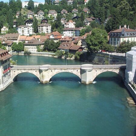 Das Bild zeigt eine Stadtansicht von Bern