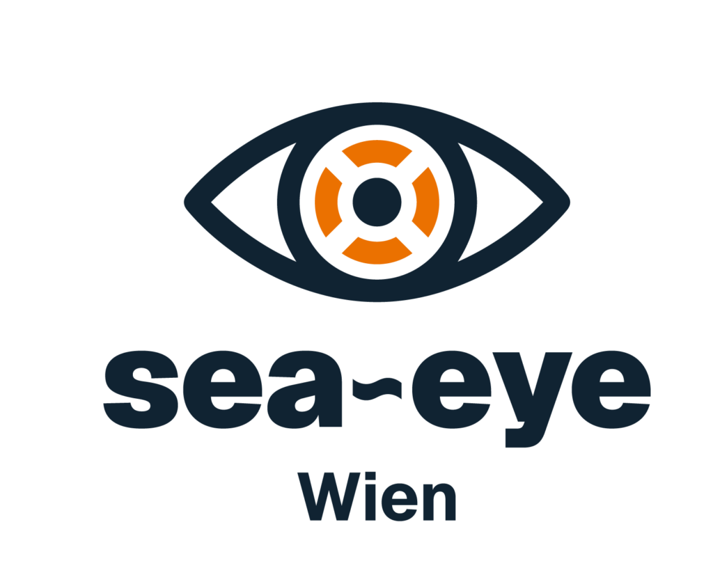 Ein stilisiertes Auge in Dunkelblau mit einem orangefarbenen Rettungsring als Iris. Darunter steht der Schriftzug „sea-eye“ in Dunkelblau, darunter der Name der Lokalgruppe "Wien".